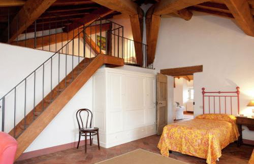 A Castle Stay in Wine Country - Foto 31