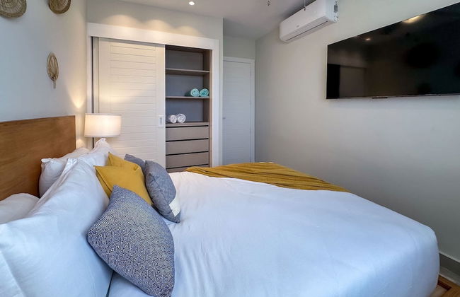 4 Bedroom Beach Penthouse w Private Rooftop - Foto 51