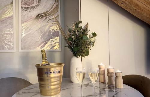 Cocon Blanc câlin avec Jacuzzi privatif - LoveRoom Insolite - Foto 24