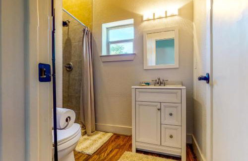 Hot Tub and Views Luxe Lake Bridgeport Retreat - Foto 23