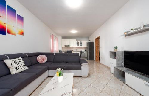 Holiday House Laetitia with pool - Foto 31