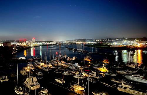 Luxury 2 Bed Apartment - River Views - Parking - Photo 19