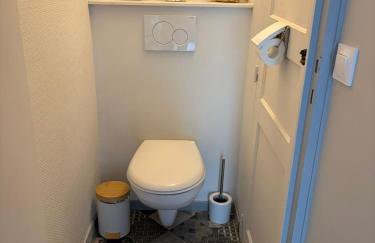 Embruns maison spacieuse rénovée 5 ch 3 sdb 2 WC belle terrasse aménagée barbecue à 250 m de la plage en plein centre d' Arromanches au coeur des plages du débarquement, proximité de Bayeux - Foto 43