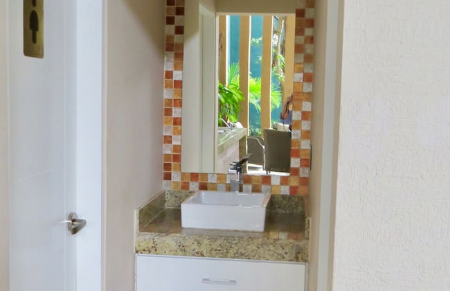 Palmarena Rooms and Residences - Long Stay Comfort with Parking, Sauna, Gym and Pool (Steps from 5th Avenue) - Foto 41