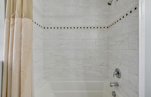 Modern Flower Mound Home Less Than 2 Mi to River Walk - Foto 21