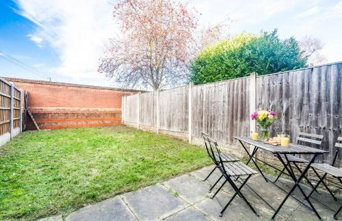 Free parking, Private Garden and Netflix, Charming Elegant 2 bedroom House Nottingham - Photo 13