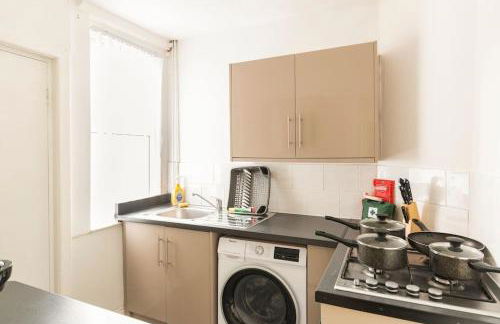 3-bedroom Home in Liverpool L15 with FREE Parking - Foto 15
