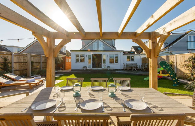 4BR Beach House Sleeps 10 - 5 Mins Walk to the Sea - Foto 61