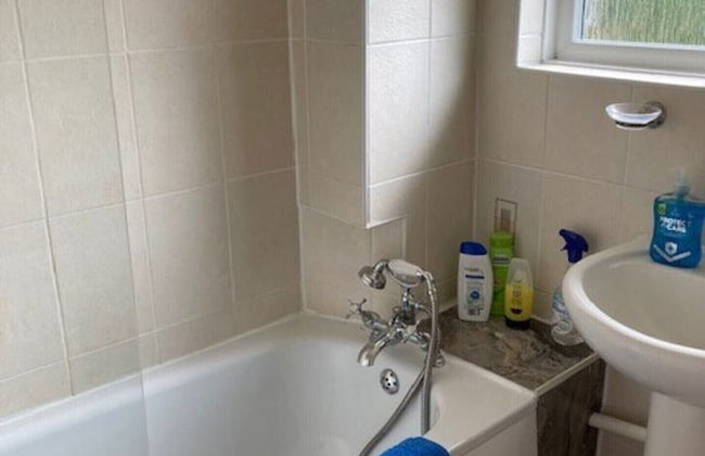 5-bed Town House in Newport - Photo 8