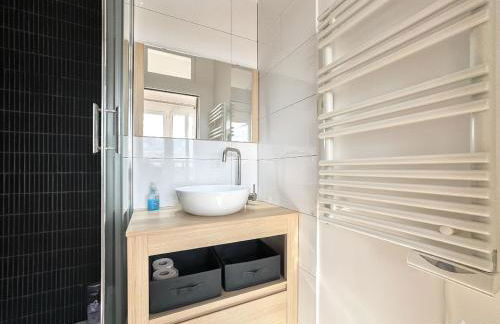 Montmartre vue sur les toits de Paris et la Tour Eiffel - Foto 12