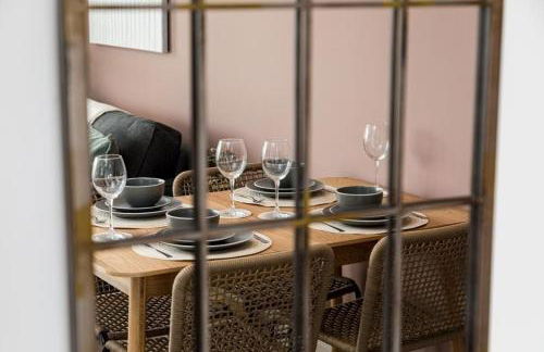 LOOKOUT by BOURNECOAST - A Stylish Flat with a Balcony, SEA GLIMPSES and Parking- Just a 10 Minute Walk to the Sandy Beaches - FM8405 - Photo 6