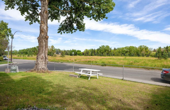 NEW Near Golf Yoga Classes Private Suite Wine - Photo 28