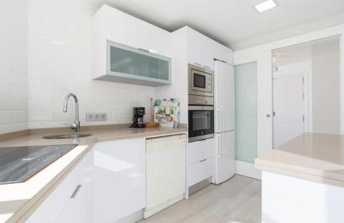 SEA VIEW & BEACH ACCESS - Center - Parking - Photo 25