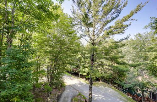 2 Mi to Skiing! Wooded Beech Mtn Retreat with Decks - Foto 28