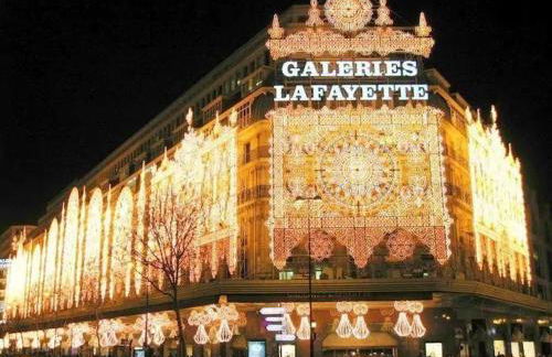 Bed setting room in Galeries Lafayette street - Foto 1