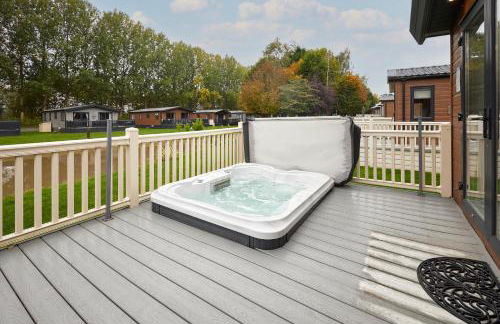 Waters Edge Lodge with Hot Tub - Foto 36