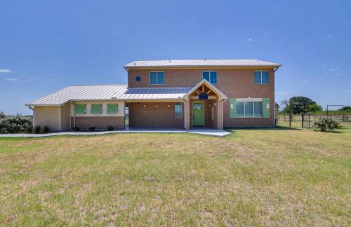 26-Acre Pilot Point Ranch Home with Pool and Mini Golf - Foto 37