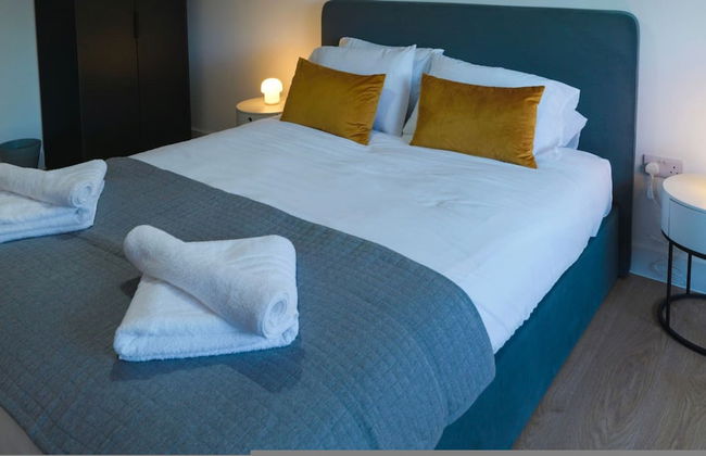 Luxury Manchester Apartment - Blue - Photo 11