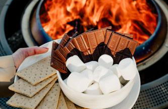 Charming Cabin with Hot Tub & Fire Pit - Foto 52