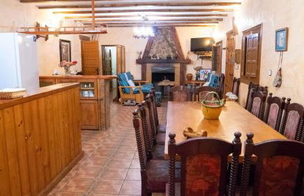 Elegant Villa in Archena + Private Pool - Photo 16