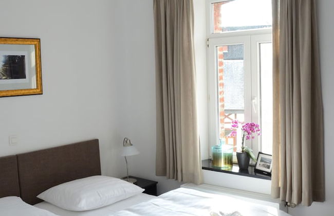 Le Baron Apartments - Photo 8