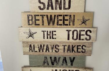 The Little Seahorse - Newly Renovated Cottage 5mins Walk The Beach with Hot Tub - Photo 14