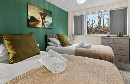Forest View- Oasis Mural -Didsbury Zen Sleeps 10 - Photo 2
