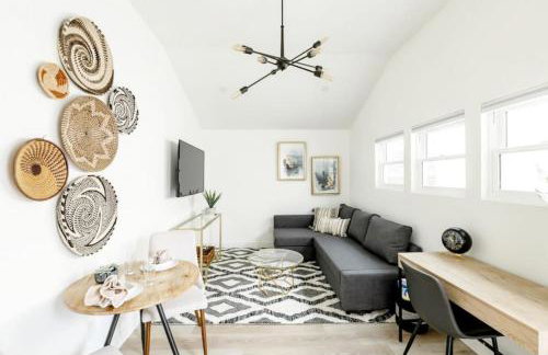 Chic 2Bed And Large Serene Backyard in Heart of SD - Photo 19
