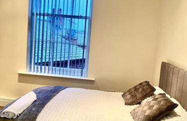 City Centre 2 Bed 2 Bath Apartment - Foto 8