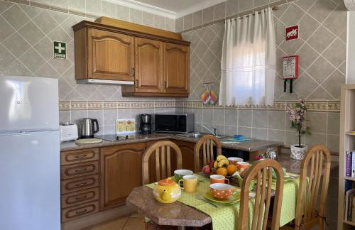 VILLA EBER - independent 1 & 2 bedroom apartments, pool, air con, fast Wi-Fi, near old town of Albufeira and beaches - Foto 18