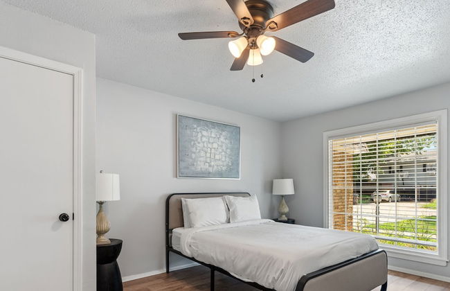 Spacious Retreat 8 Bedroom River - Photo 25