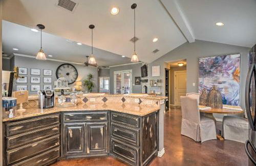 Luxe Midland Retreat with Patio, Grill and Yard! - Foto 13