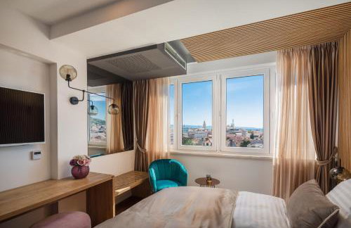 V Luxury Apartment - Photo 22