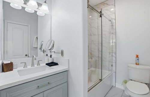 O18A Spacious 3BR Sleeps 10 Two Living Areas Houston - Foto 21