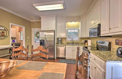 Lake Keowee Escape with Dock, Deck and Lake Access! - Foto 8