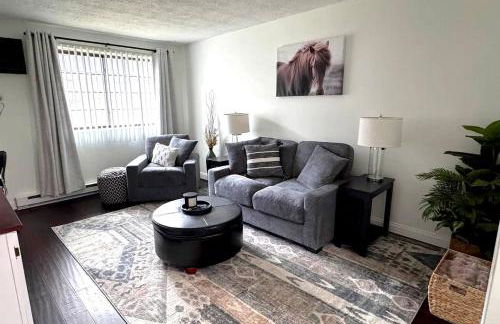 NEW - Mins to Hospitals - Manchester - Derry - Nashua - Concord - Queen Bed - Foto 5