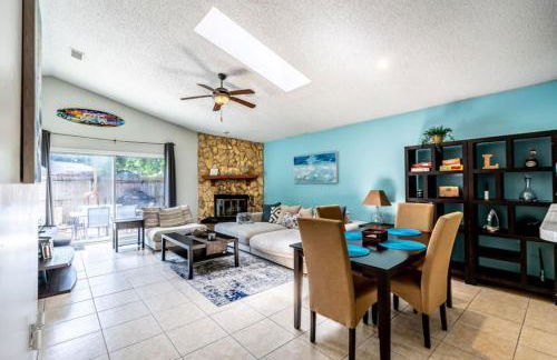 Beach Retreat with Backyard Flair and Yard Games - Foto 3