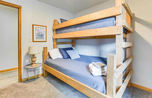 2 Living Areas! Cedar Home 11 Mi to Mt Holiday Ski - Foto 24