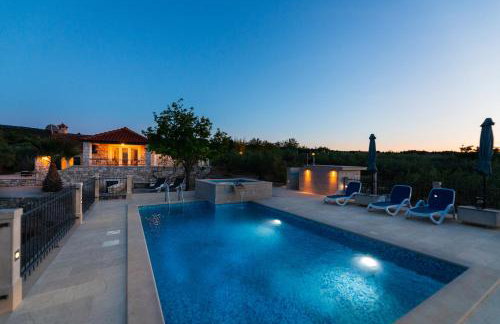 VILLA AGAPE - Three bedroom villa on 15k m2 olive grove - Incredible 360 view - Free parking - Private pool and jacuzzi - Foto 66