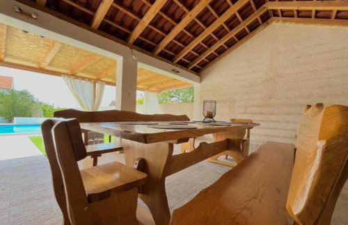 Stone & Sun Retreat with Private Pool - Foto 34