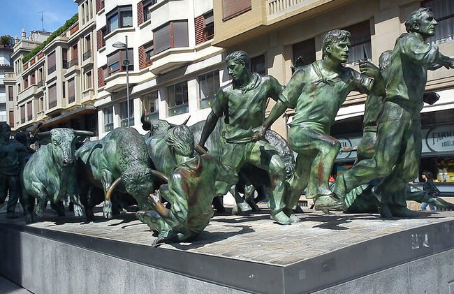 Descubre Pamplona y Vitoria, una experiencia auténtica. - Foto 1