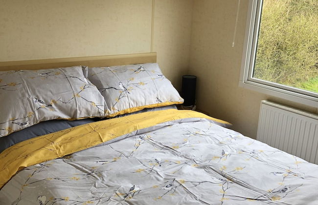 Captivating 2-bed Static Caravan in Holyhead - Photo 5