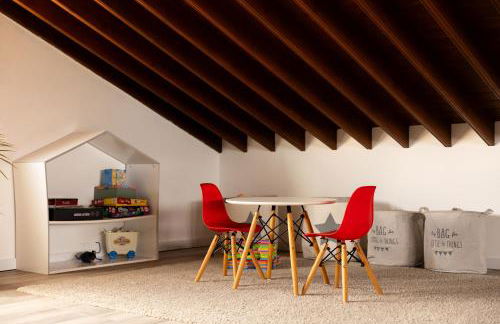 Countryside house with a pool and fireplace - Photo 53