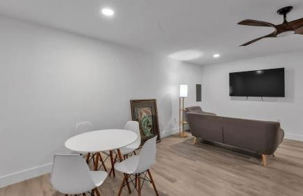 6 Bedroom with Guest House Walk to Lake & Shops - Foto 49