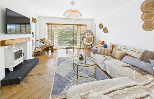 5-Bed Retreat with Hot Tub, Garden & Relaxing Views - Foto 11