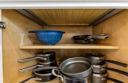 Relax And Sea NEW Luxury Canal-View Escape Gated Community Firepit and Decks - Foto 59