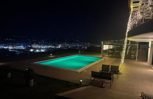 Luxury Villa Rafaela Οικογενειακή βίλα με ιδιωτική πισίνα, BBQ κ παιχνίδια Ιδανική για οικογένειες με παιδια - Foto 37