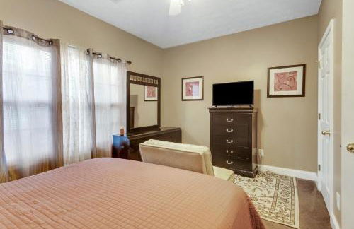 Atlanta Retreat with 2-Car Garage, Fenced Yard home - Foto 22