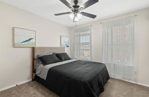 Spacious 5-bedroom villa in welcoming Burleson with WiFi, AC - Foto 21