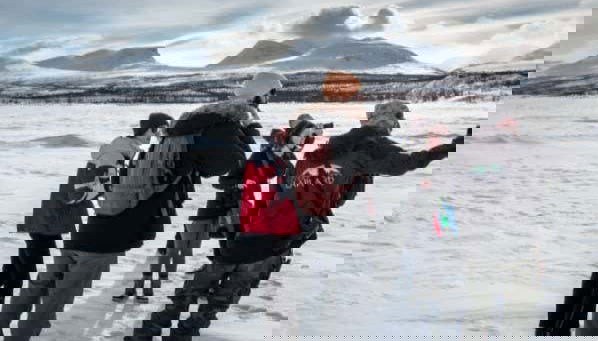 Escutando as explicações do guia